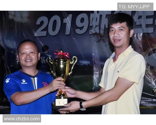 足球明星挂布竖版展示让你近距离感受球场魅力与激情 足球明星挂布竖版展示让你近距离感受球场魅力与激情